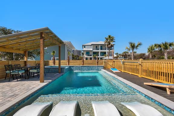 Skyline Views! Private Pool, Hot Tub, Rooftop, Private Beach - Image 5