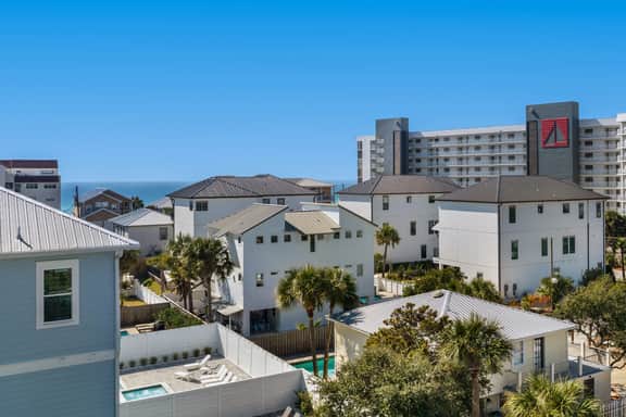 Skyline Views! Private Pool, Hot Tub, Rooftop, Private Beach - Image 4