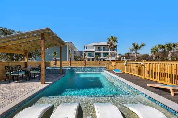 Skyline Views! Private Pool, Hot Tub, Rooftop, Private Beach - Image 1