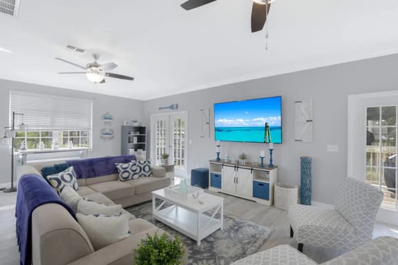 Barefoot Beach Private Pool & Hot Tub, Near Beach /sleeps 18 - Image 1